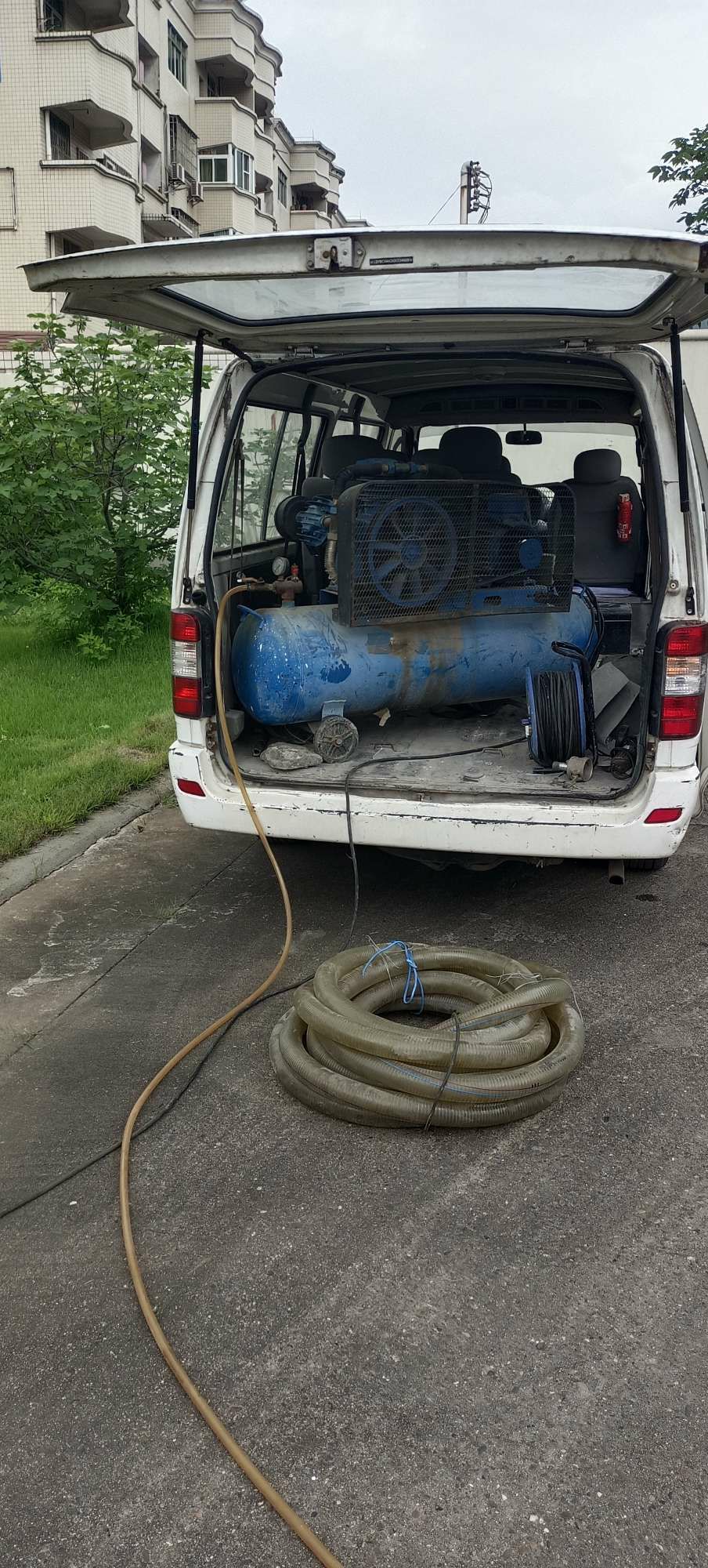 油罐底部水抽取